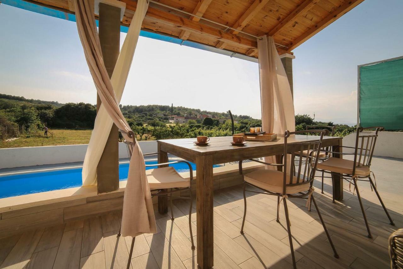 Villa Baras Garden - House With Pool Mirca  Exterior photo